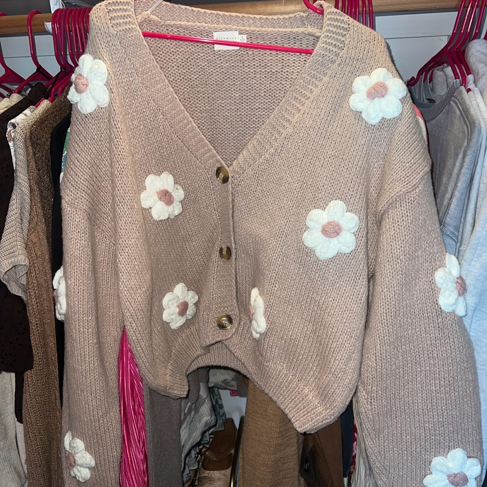 Women’s Flower-Appliqué V-Neck Cardigan Sweater - Blush